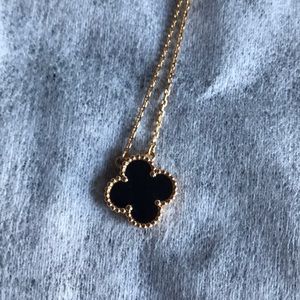 Black onyx clover necklace